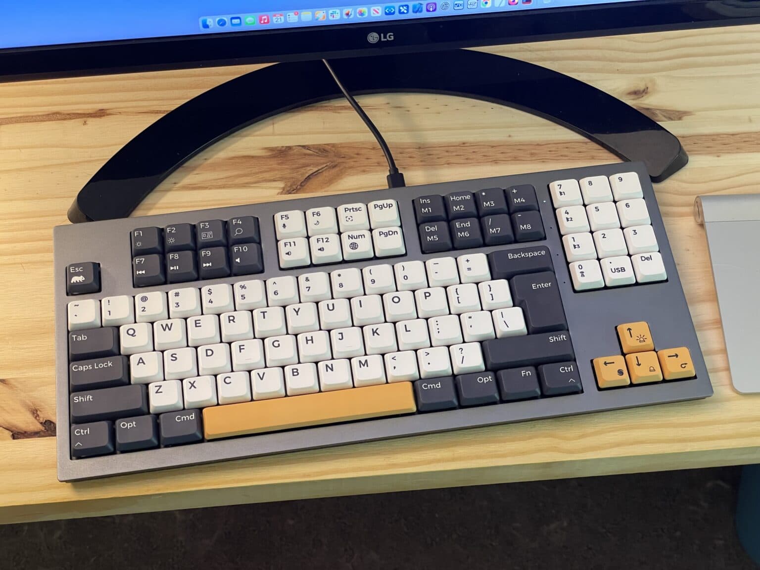 Wombat Willow Pro keyboard on desk