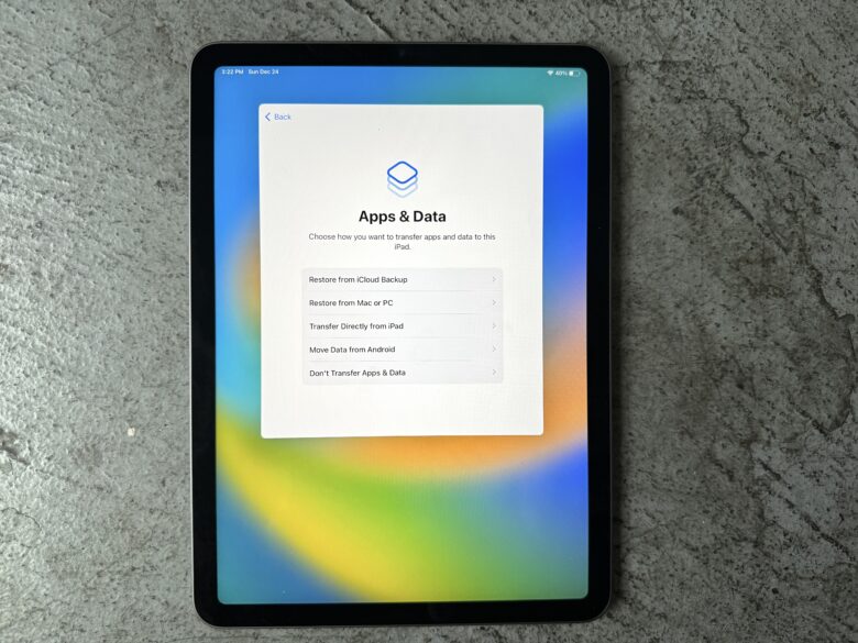 Menu that says "Choose how you want to transfer apps and data to this iPad" with options "Restore from iCloud Backup," "Restore from Mac or PC," "Transfer directly from iPhone," "Move Data from Android" and "Don't Transfer Apps & Data"