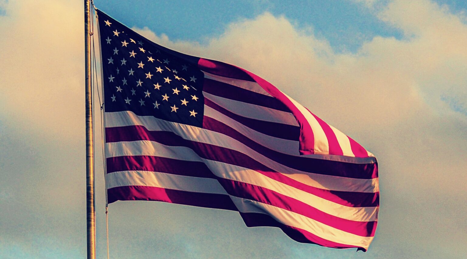 Photo of American flag to illustrate story on live election results on iPhone and iPad.