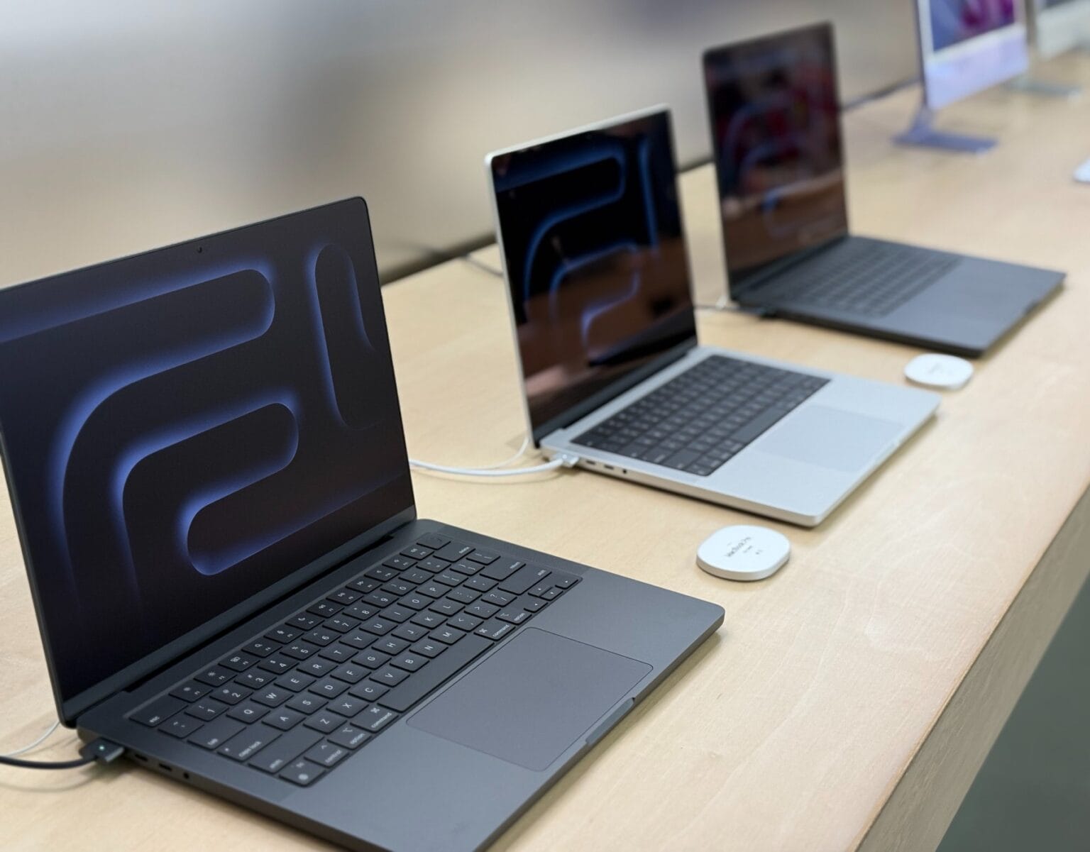 M4 MacBook Pros at Apple Store