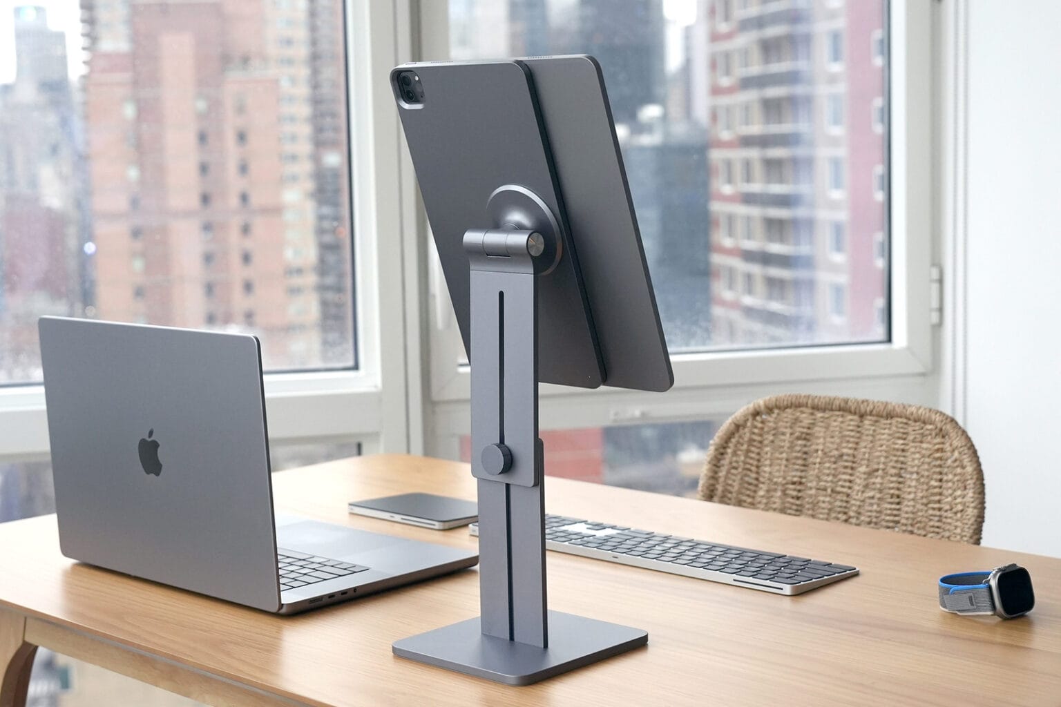 An office desk with the MagFlött Pro adjustable-height iPad stand.