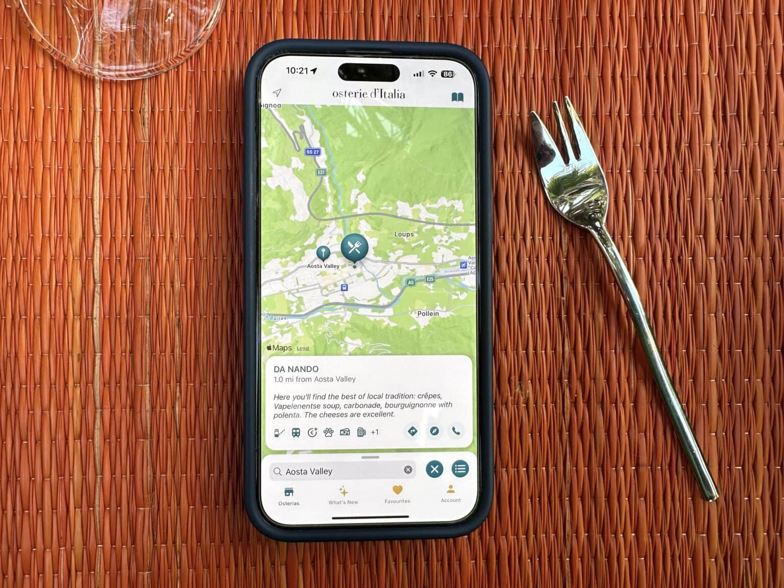 Osterie d'Italia app on an iPhone with a fork.