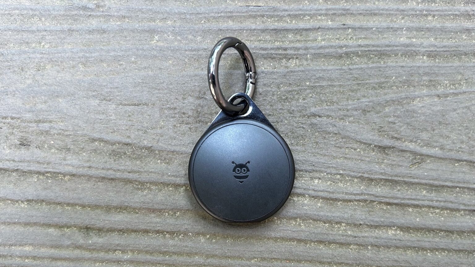 4 ways Pebblebee Clip tracker tag is better than AirTag [Review]