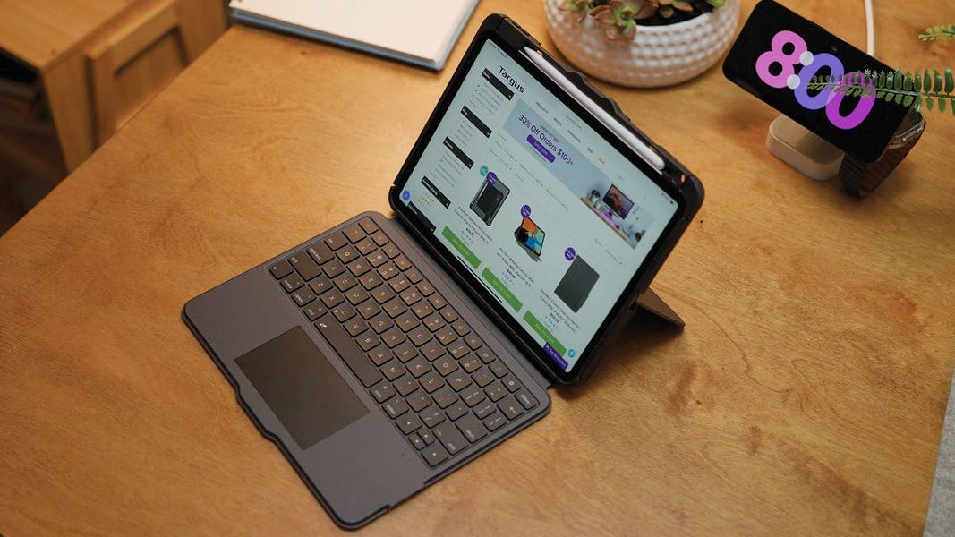 Targus VersaVu Bluetooth Keyboard Case for iPad